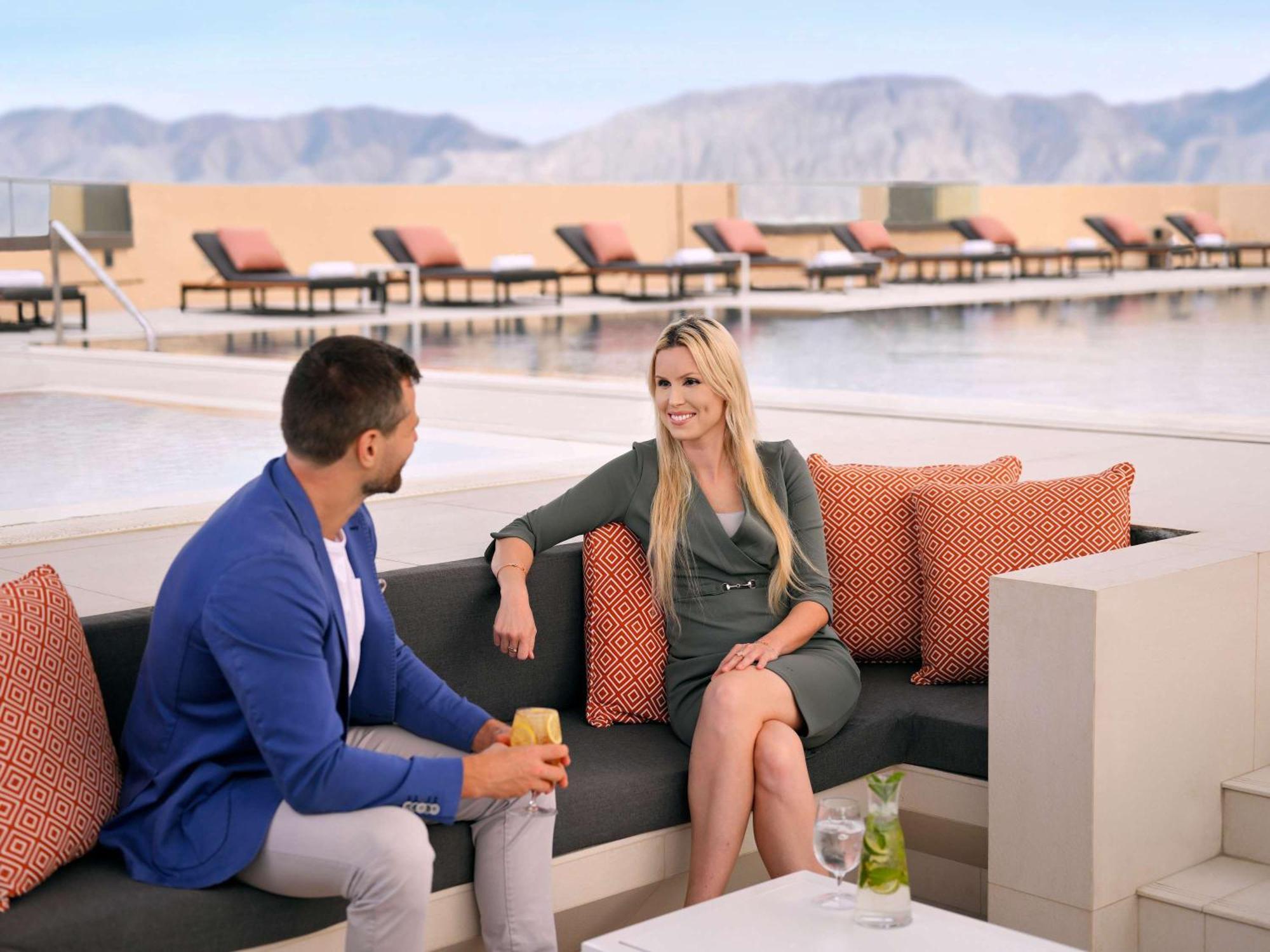 Moevenpick Hotel & Apartments Ghala مسقط المظهر الخارجي الصورة The Sky Lounge