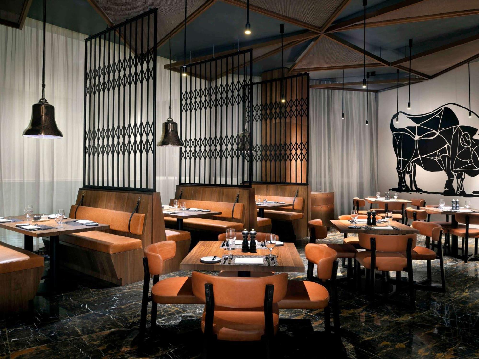 Moevenpick Hotel & Apartments Ghala مسقط المظهر الخارجي الصورة The interior of a typical restaurant