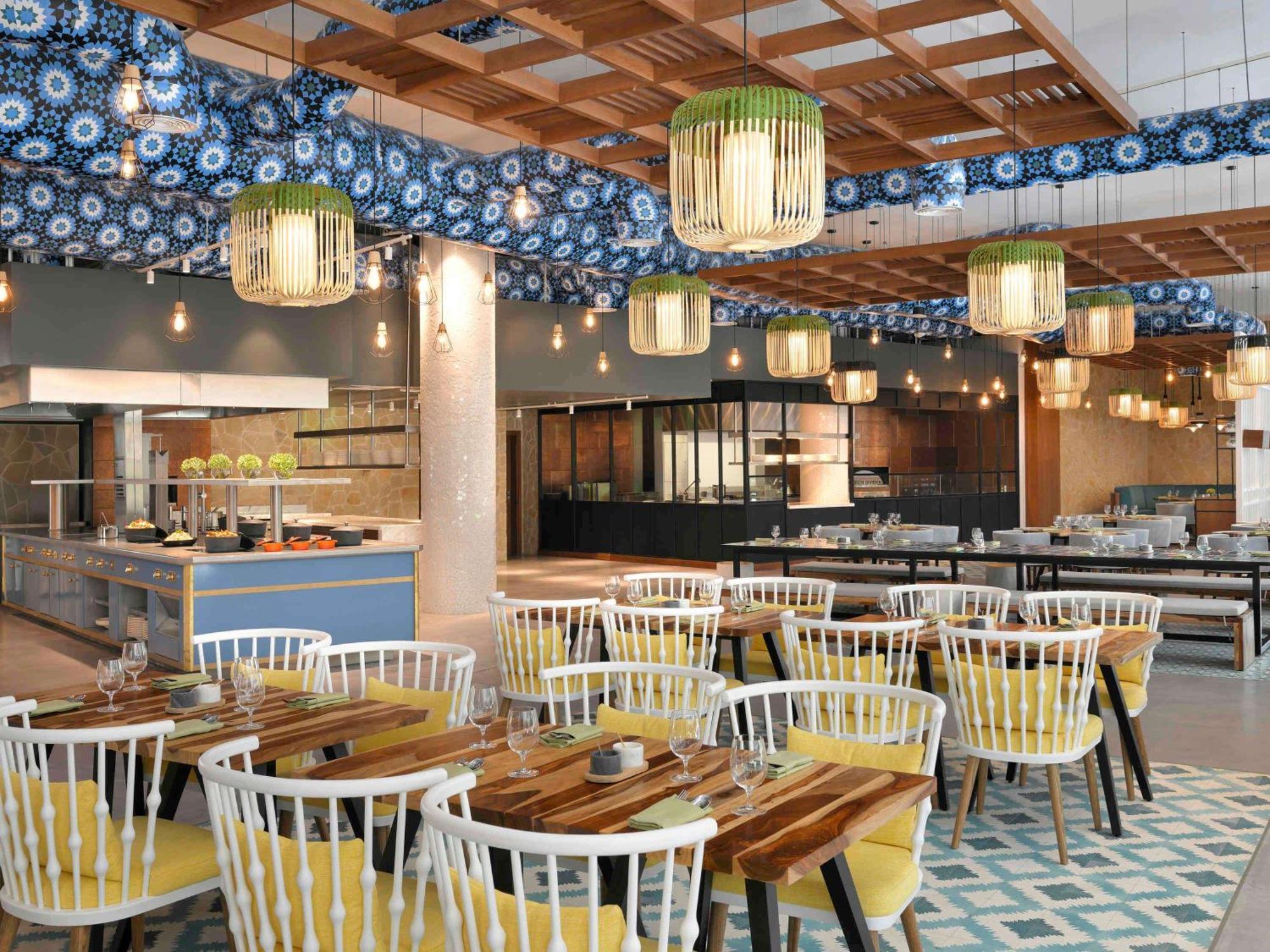 Moevenpick Hotel & Apartments Ghala مسقط المظهر الخارجي الصورة The restaurant