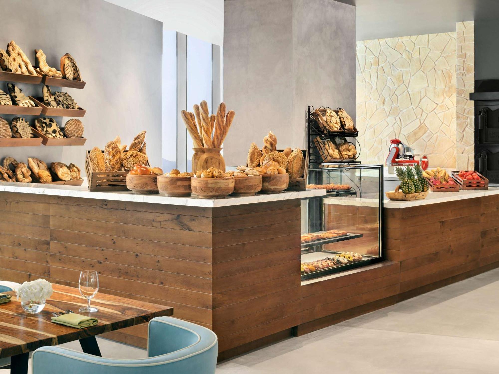 Moevenpick Hotel & Apartments Ghala مسقط المظهر الخارجي الصورة Bakery at the hotel