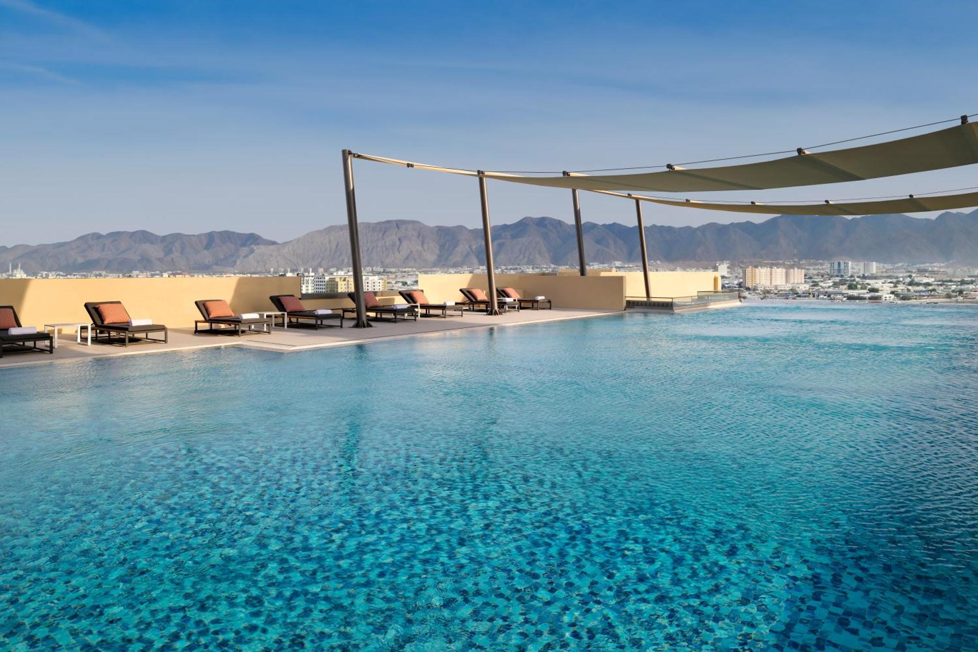 Moevenpick Hotel & Apartments Ghala مسقط المظهر الخارجي الصورة The pool at the Ritz-Carlton, Bahrain